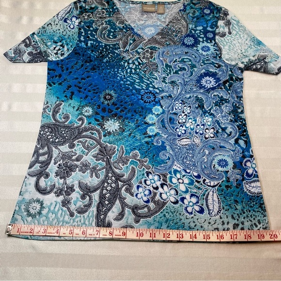 Chico's Short Sleeve Top Tee Paisley Floral Sz 0 (4 or Small) Pullover V-neck - Picture 7 of 13